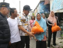 Pemkab Sidoarjo Perkuat Perlindungan Sosial, Bupati Serahkan Kursi Roda dan Pastikan BPJS PBI