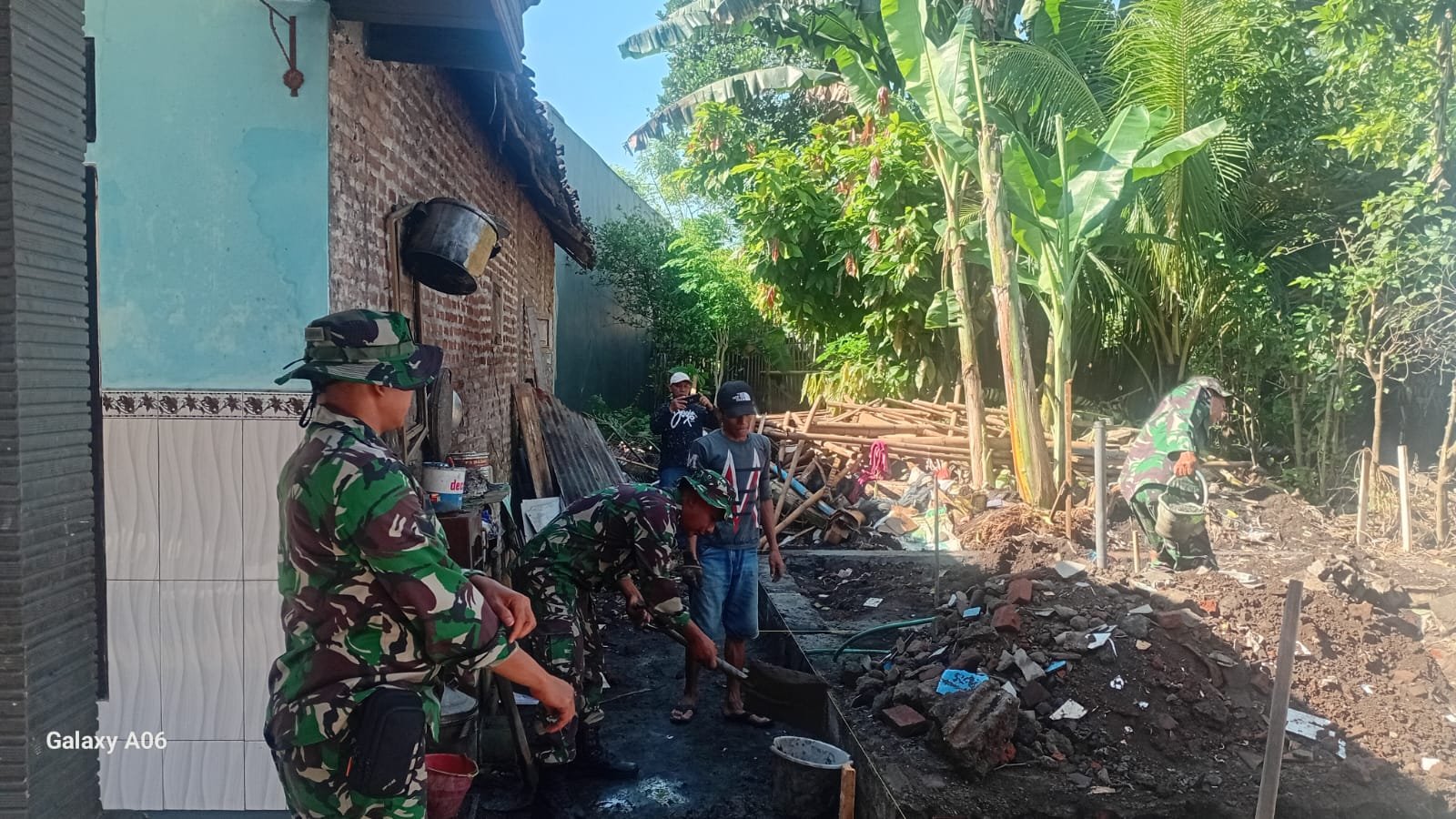 Program TNI Manunggal Membangun Desa (TMMD) Ke-127 Kodim 0819/Pasuruan