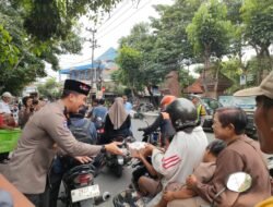 Ramadhan Peduli, Polsek Taman Bagikan Takjil untuk Masyarakat