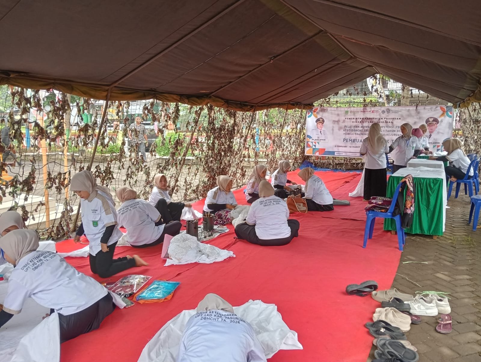 Satgas TMMD bersama Pemerintah Desa Wonosari menggelar Bimtek Pelatihan Batik y