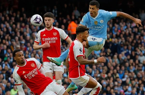 Klasemen Liga Inggris: Arsenal Bertahan di Puncak, Persaingan Empat Besar Makin Ketat