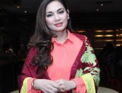 Nia Daniaty Nikmati Ramadan Bersama Keluarga