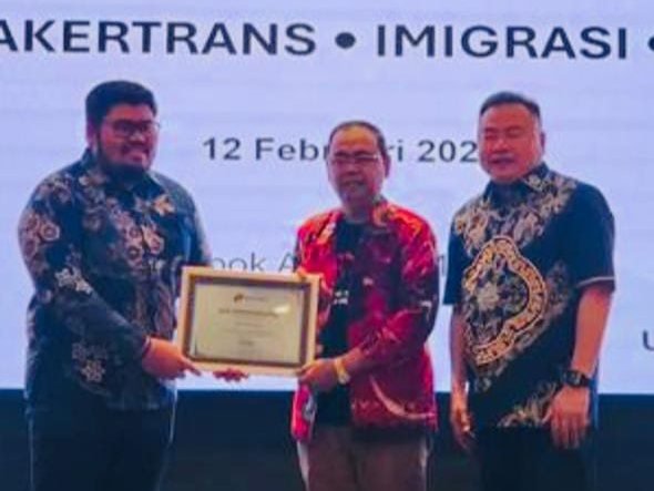 PT Cipta Rezeki Utama Raih Penghargaan Agen Penempatan PMI Zero Cost Terbaik di NTB