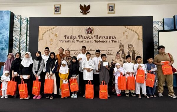 PWI Pusat Perkuat Solidaritas Sosial Lewat Buka Puasa Bersama dan Santunan Yatim Piatu
