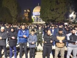 Warga Palestina Awali Ramadan dengan Salat Tarawih Pertama di Al-Aqsa