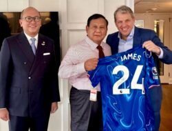 Presiden Prabowo Terima Jersey Chelsea dari Pemilik Klub di Washington DC