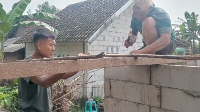 Di Antara Bata dan Doa, TMMD ke-127 Menguatkan Asa Keluarga Yusron