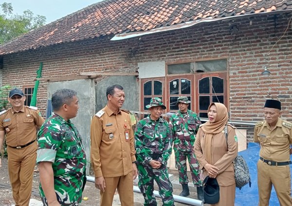 Kasrem 083/Bdj dan Sekda Pasuruan Tinjau Lokasi TMMD ke-127 di Desa Wonosari