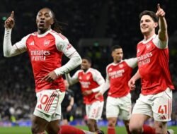 Arsenal Hajar Tottenham Spurs 4-1, The Gunners Jauhi City