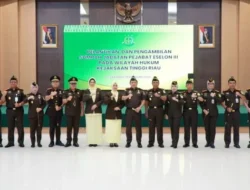Kepala Kejaksaan Tinggi Riau Lantik Dua Pejabat Baru