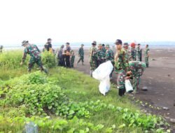 Danramil Kanigaran Pimpin Aksi Bersih-bersih Pantai Mayangan