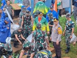 Sinergi Polres Jaksel, TNI dan Mahasiswa Wujudkan Lingkungan Bersih di Pasar Rawajati