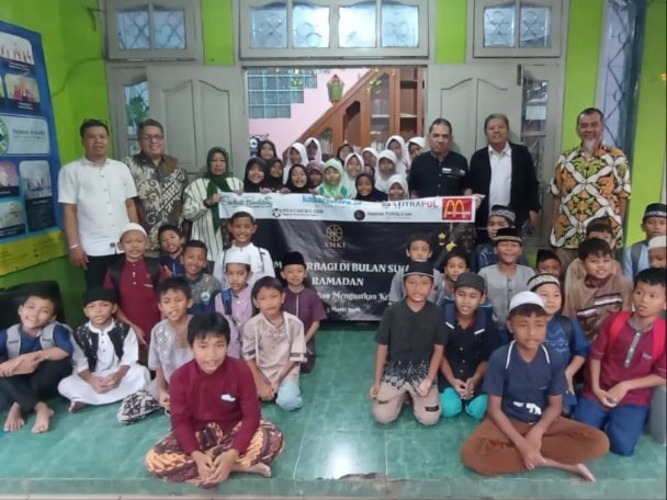 AMKI Pusat Berbagi Kebahagiaan Ramadan Bersama Anak Yatim di Yayasan Al-Kahfi