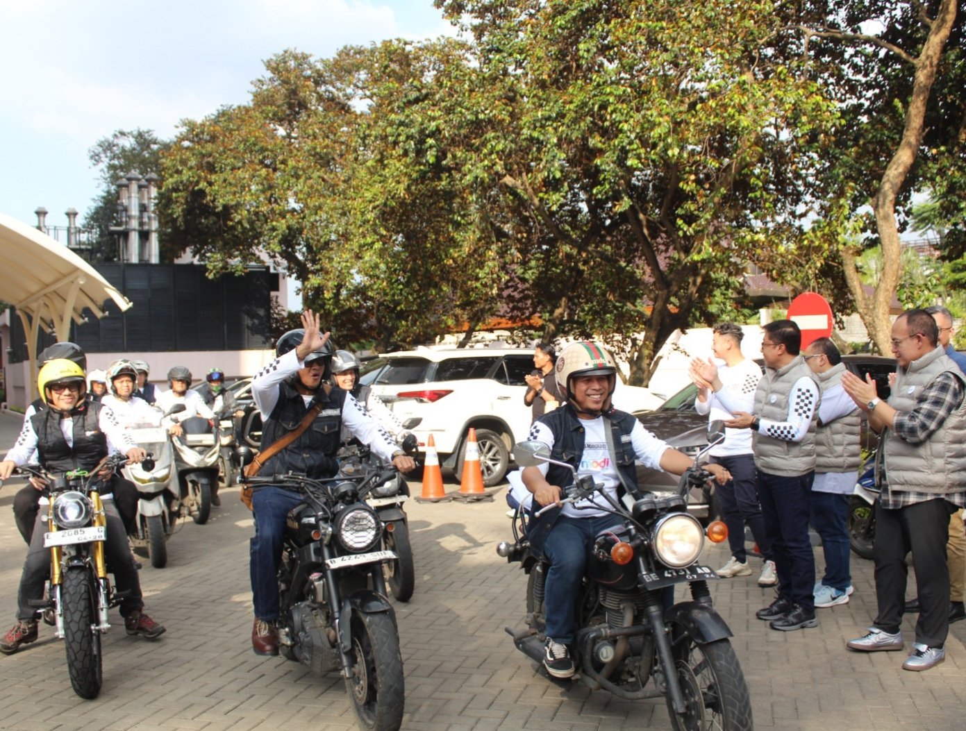 BRI Life Berbagi Berkah Ramadan melalui Program 'Takjil on The Road'