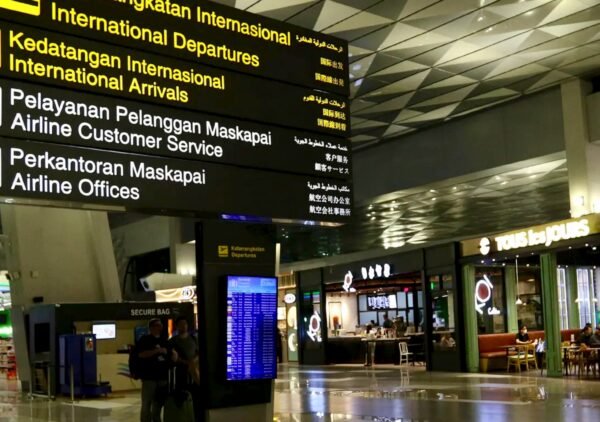 Konflik Timur Tengah Picu Pembatalan Penerbangan di Soekarno-Hatta