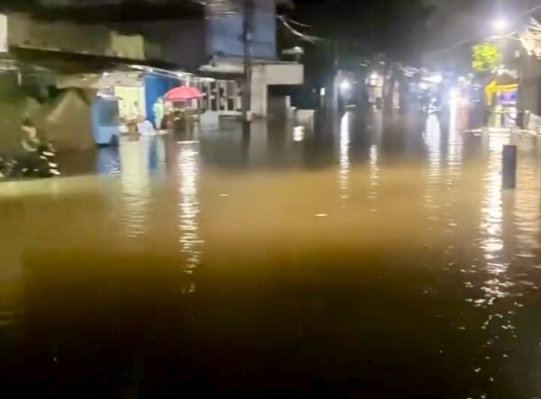 Banjir Saat Lebaran, Permukiman di Cibubur dan Pekayon Jaktim Terendam