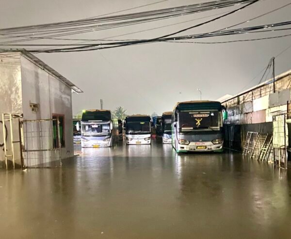 Banjir Kembali Landa Kota Bekasi Pasca Diguyur Hujan Sejak Sabtu Malam