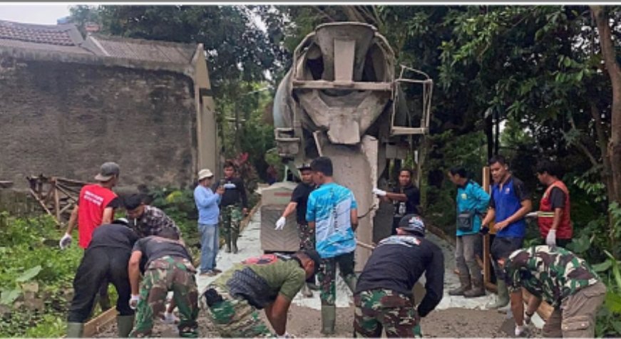 Satgas Kodim 0508/Depok mengerjakan pengerasan jalan