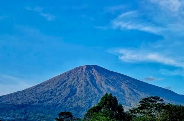 Minat Pendaki Membludak, TNGR Pastikan Gunung Rinjani Siap Dibuka 1 April