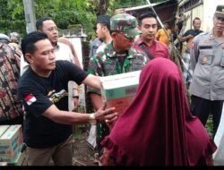 Koramil Besuk Bersama Sejumlah Pihak Salurkan Bantuan Kepada Warga Terdampak Bencana