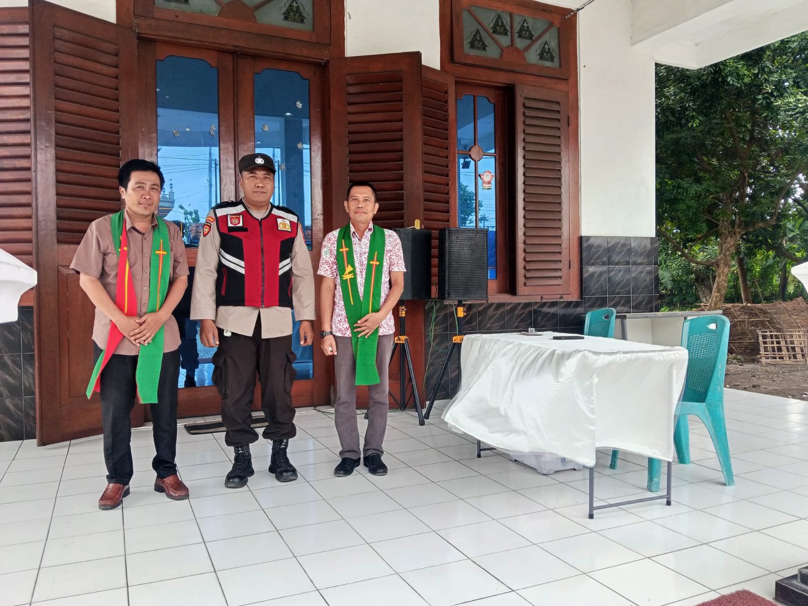 pengamanan ibadah rutin di Gereja Kristen Jawi Wetan