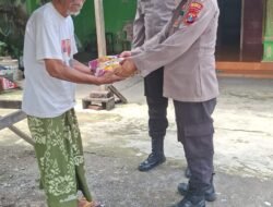 Ramadan Peduli, Anggota Polsek Wonoayu Beri Santunan Warga Kurang Mampu