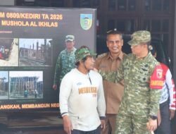 Dansatgas TMMD Kodim Kediri Sapa Warga, Pererat Kebersamaan di Lokasi Pembangunan