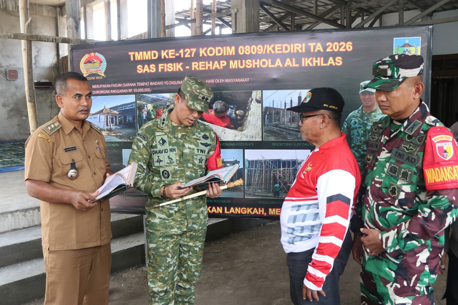 Pelaksanaan program TNI Manunggal Membangun Desa (TMMD) ke-127