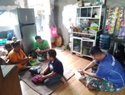 Menjelang Berbuka Puasa, Satgas TMMD Bantu Aktivitas Dapur Warga di Desa Gadungan