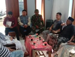 Babinsa Koramil 0814/18 Jogoroto Melaksanakan Kegiatan Komsos Guna Mewujudkan Keakraban Dengan Warga Binaan.