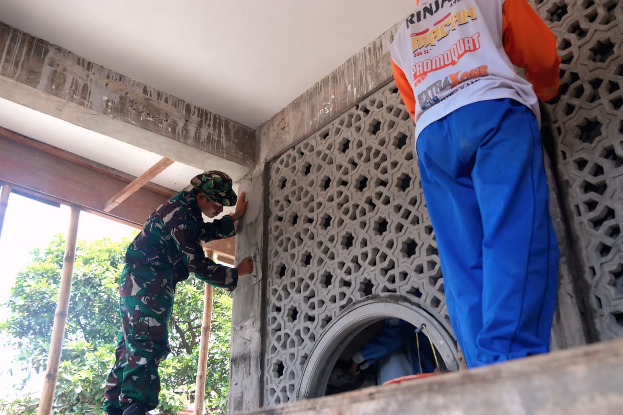 kegiatan TNI Manunggal Membangun Desa (TMMD) di Dusun Sumber Bahagia, Desa Gadungan
