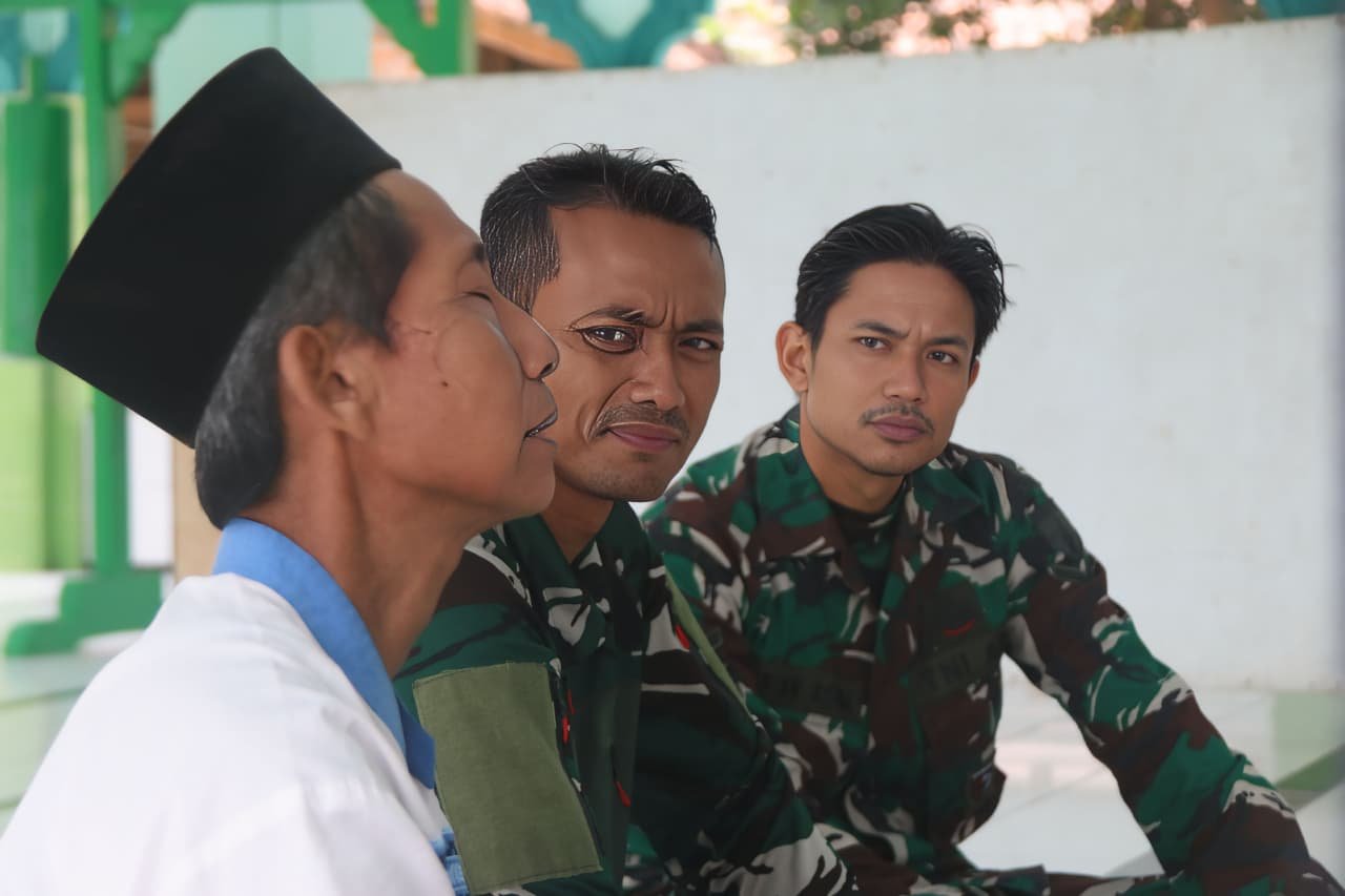 Satgas TMMD Kodim Kediri berupa santunan bagi anak yatim piatu di Dusun Sumber Bahagia,