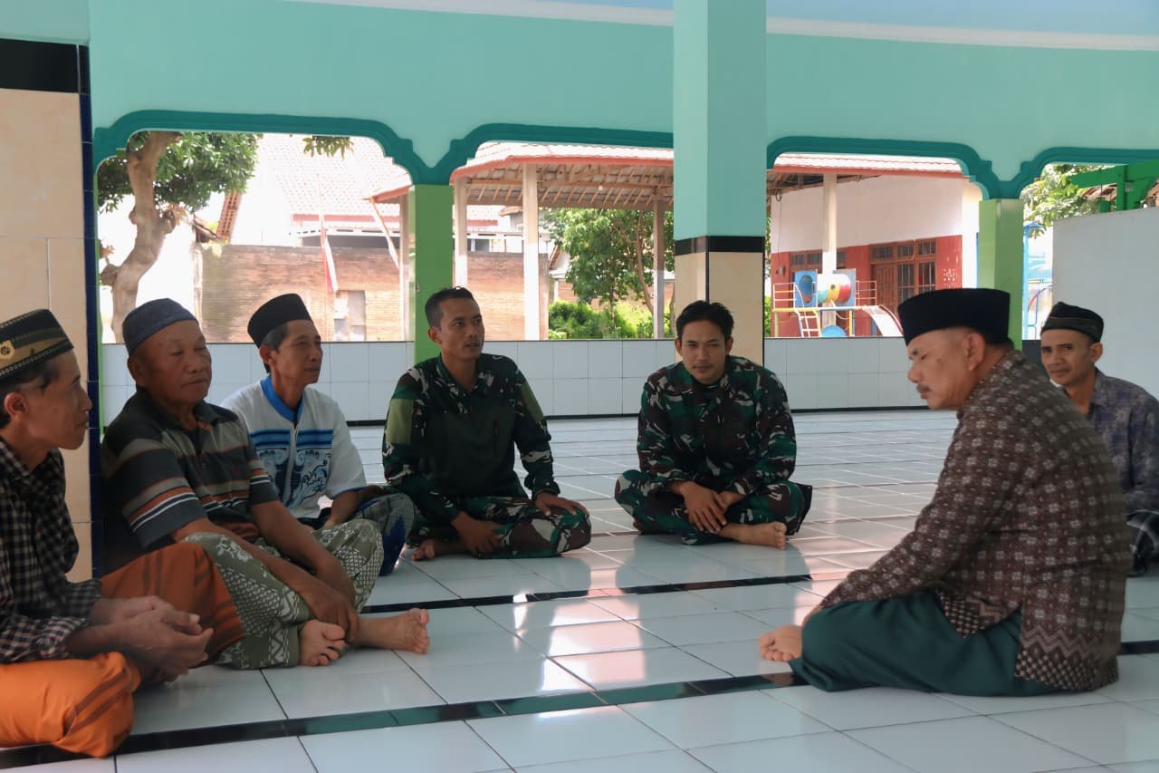 TMMD) ke-127 Kodim 0809/Kediri melakukan koordinasi bersama warga sebelum pelaksanaan kegiatan santunan anak yatim