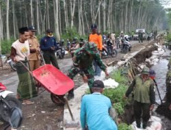 Satgas TMMD 127 dan Warga Gadungan Gotong-Royong Perkuat Dinding Sungai
