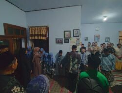 Satgas TMMD dan Warga Santuni 10 Anak Yatim di Dusun Sumber Bahagia
