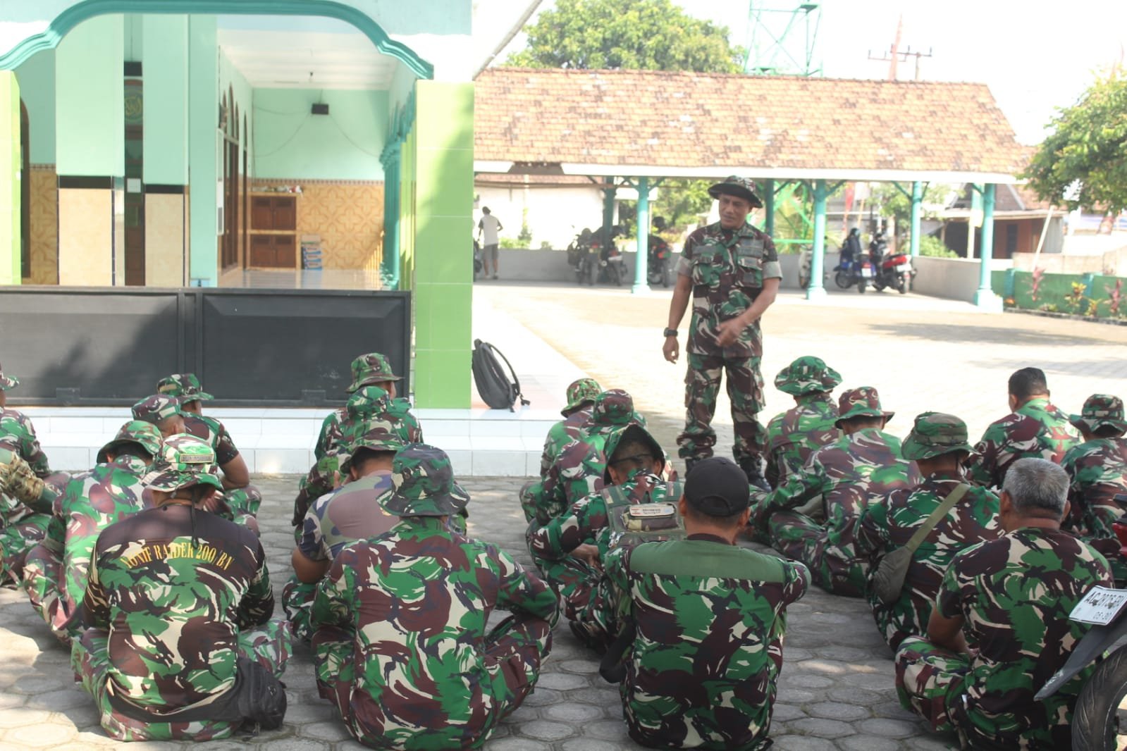 apel penyiapan lokasi kegiatan di halaman Masjid Baitul Huda