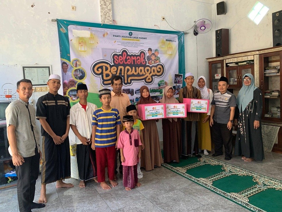 kegiatan sosial berbagi takjil dan makanan berbuka puasa kepada anak-anak yatim piatu di Panti Asuhan LKSA YASINT