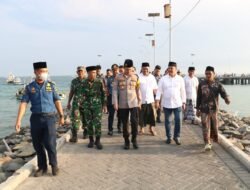 Kodim 0820/Probolinggo Bersama Sejumlah Pihak Pastikan Arus Mudik Dan Balik Ke Pulau Gili Ketapang Berjalan Aman