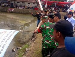 TNI Hadir, Lomba Skylot di Lekok Berlangsung Aman dan Semarak