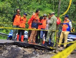 Langkah Cepat Dan Responsif, Dandim 0820/Probolinggo Letkol Inf Ribut Yodo Apriantono Bersama Sejumlah Pihak Kunjungi Lokasi Bencana Longsor