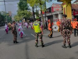 TNI-Polri Kawal Meriahnya Pawai Gebyar Ketupat 1447 H di Trenggalek