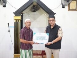 IPC TPK Salurkan Karpet Ibadah ke 8 Masjid di Tanjung Priok