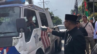 Ketua DPRD Turun Bagikan Takjil, Semarakkan Ramadan dan HUT ke-29 Kota Bekasi