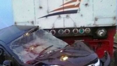 Mobil Tertabrak Kereta, Terpental 15 Meter di Perlintasan Tanpa Penjagaan