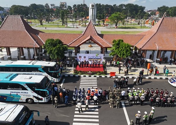 Pemkab Sidoarjo Berangkatkan 1.400 Pemudik dengan 28 Bus Gratis