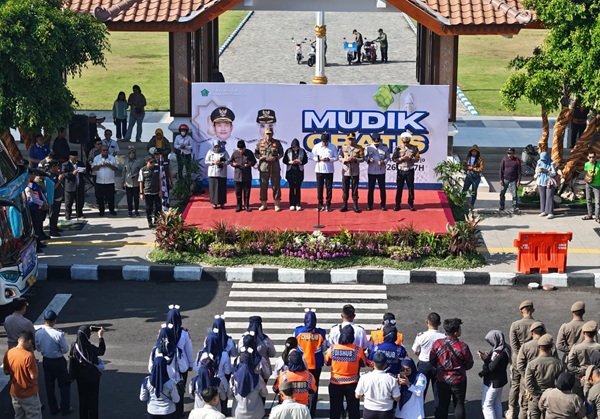 Pemkab Sidoarjo Berangkatkan 1.400 Pemudik dengan 28 Bus Gratis