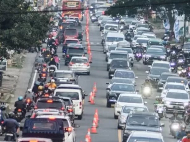 Kendaraan Membludak saat Libur Lebaran, Lalu Lintas di Bandung, Nagreg dan Cianjur Tersendat