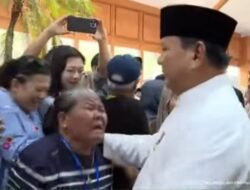 Presiden Prabowo Sapa Ribuan Warga Saat Open House di Istana