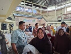 Camat Kisaran Timur Tinjau Penyaluran Bantuan Beras Pemkab Asahan