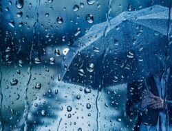 Hujan Deras Picu Banjir di Jakarta, Sejumlah Pintu Air Berstatus Siaga